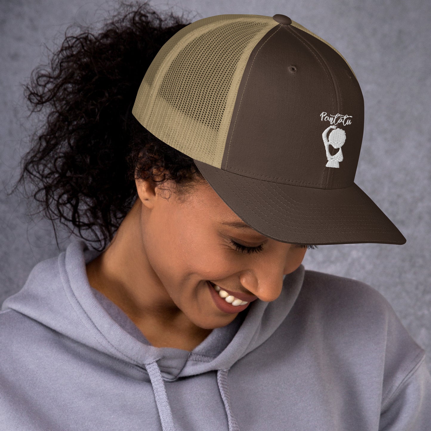 Gorra tipo trucker para mujer