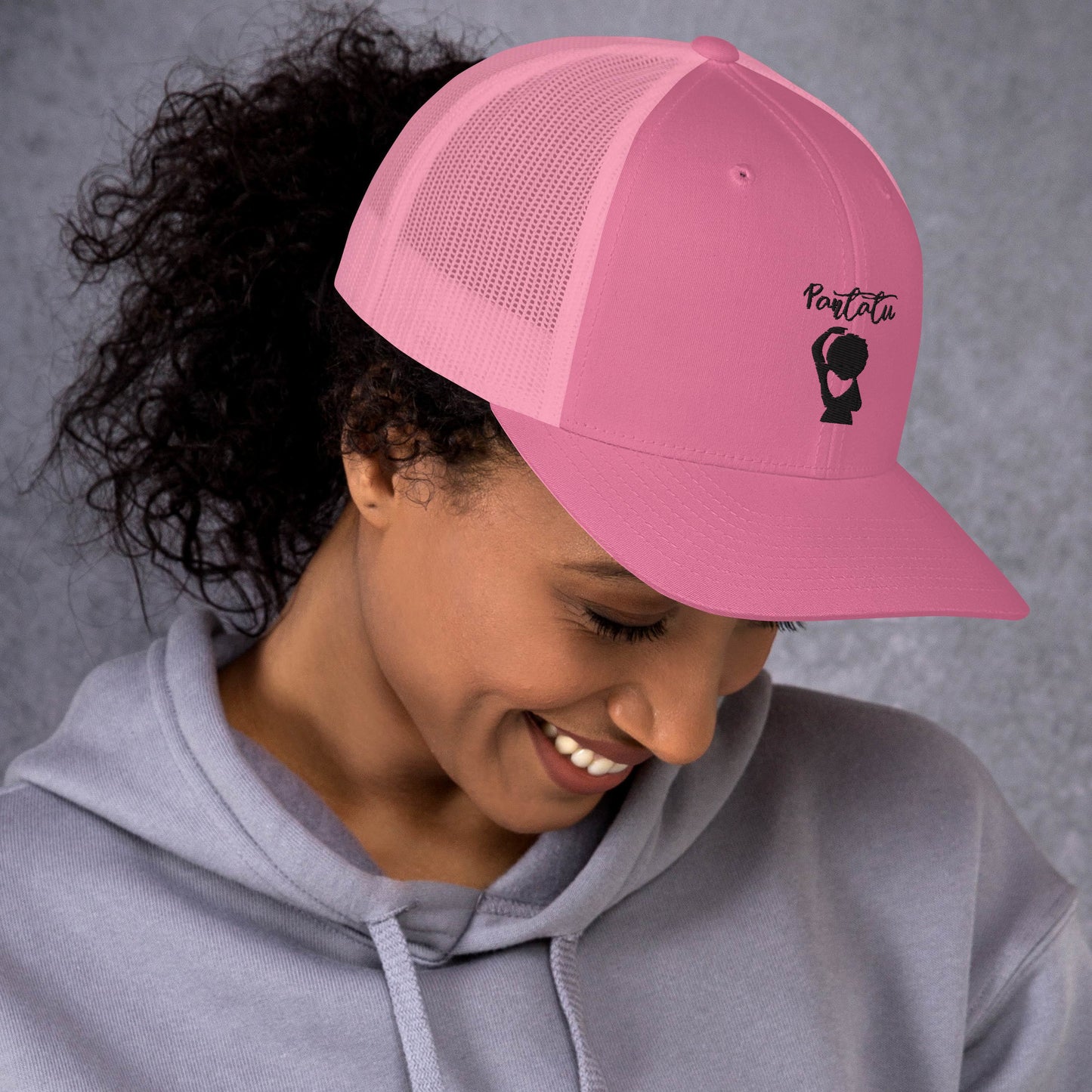 Gorra tipo trucker para mujer