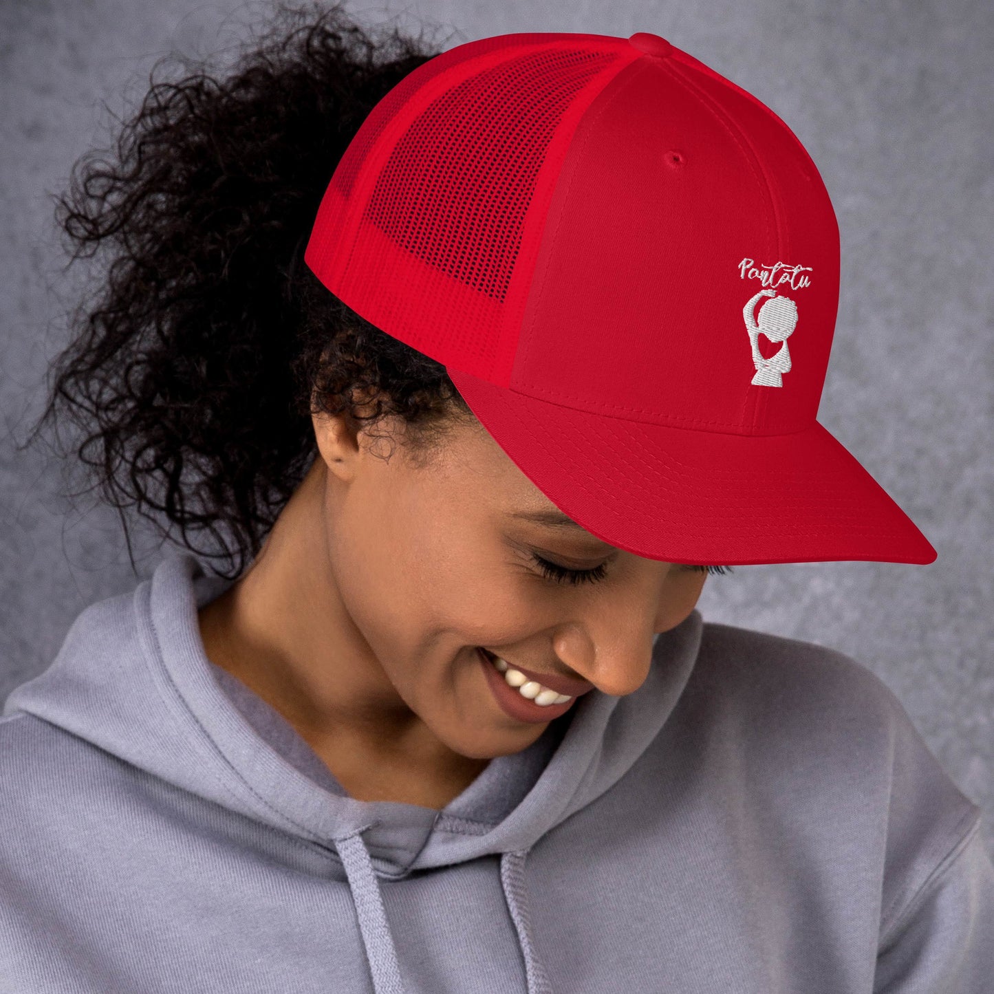 Gorra tipo trucker para mujer